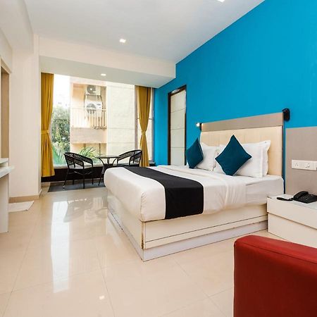 גוראי Hotel Aura - Near Malad Link Road מראה חיצוני תמונה