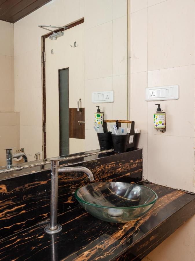 גוראי Hotel Aura - Near Malad Link Road מראה חיצוני תמונה