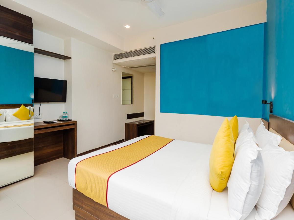 גוראי Hotel Aura - Near Malad Link Road מראה חיצוני תמונה