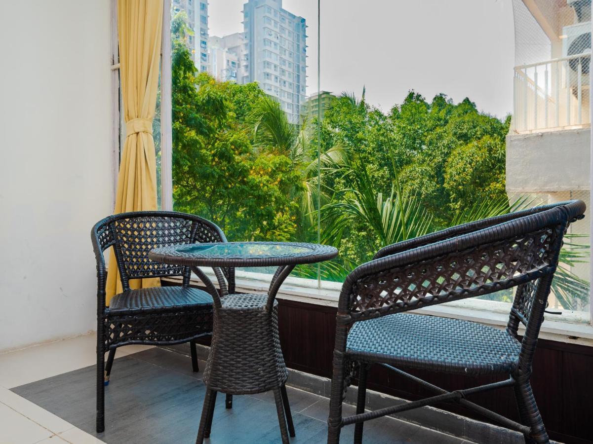 גוראי Hotel Aura - Near Malad Link Road מראה חיצוני תמונה