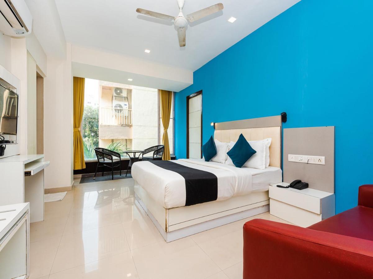 גוראי Hotel Aura - Near Malad Link Road מראה חיצוני תמונה