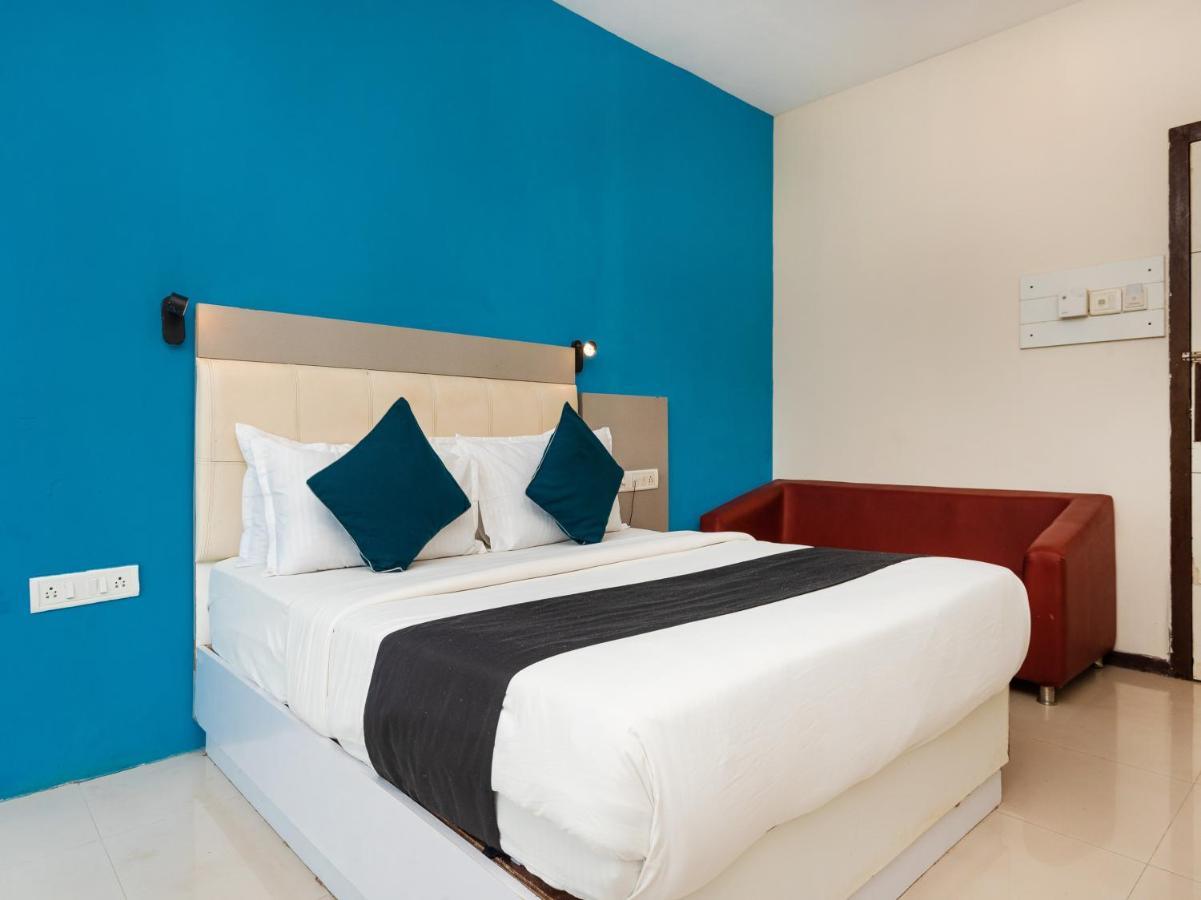 גוראי Hotel Aura - Near Malad Link Road מראה חיצוני תמונה