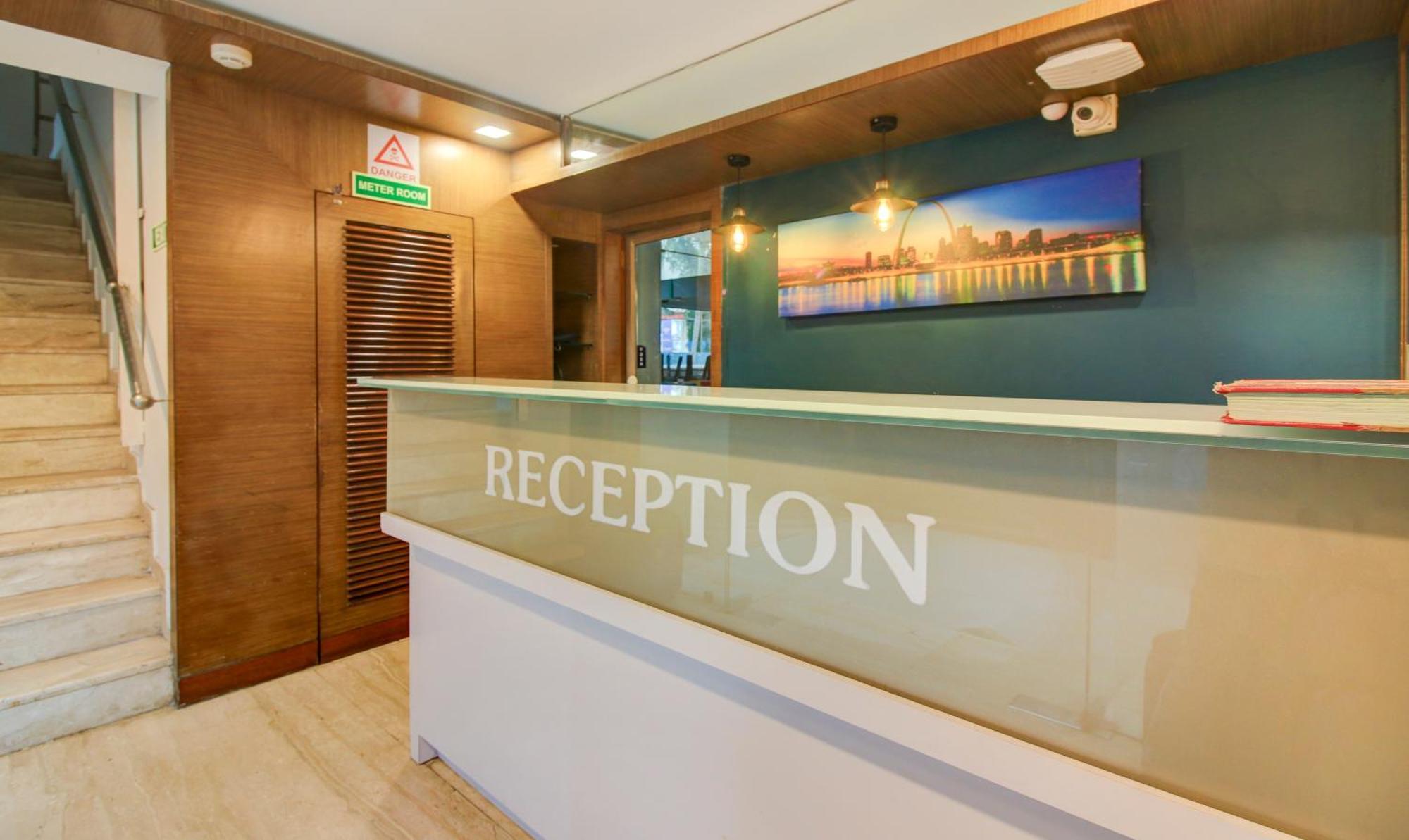 גוראי Hotel Aura - Near Malad Link Road מראה חיצוני תמונה